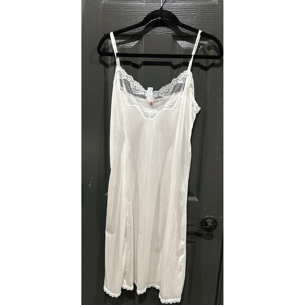 Melody Lingerie Vintage White Lace Trim Full Slip Antron III Nylon Made in USA